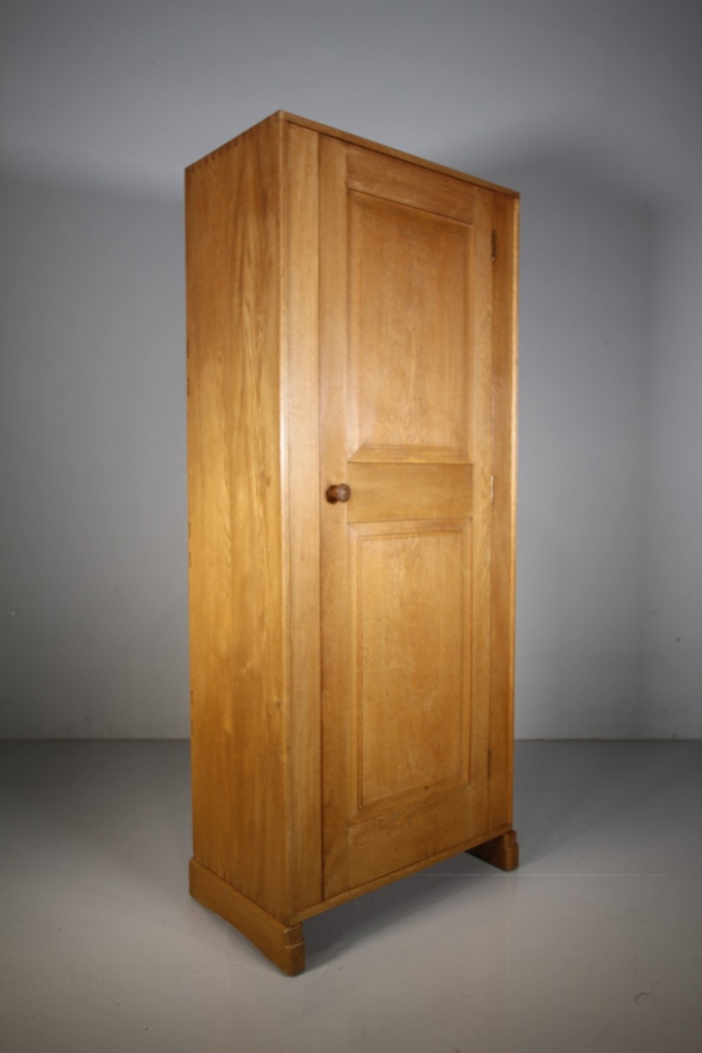 1930’s Beautiful Cotswold School Oak Wardrobe 
