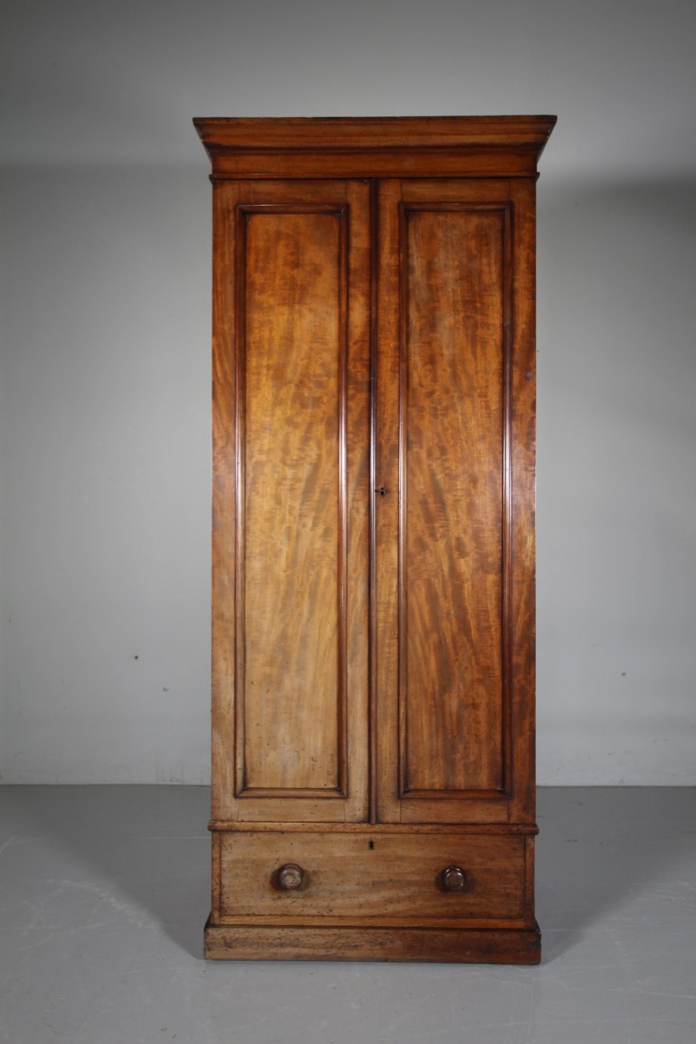 English Quality 19th Century Antique Mahogany Wardrobe 