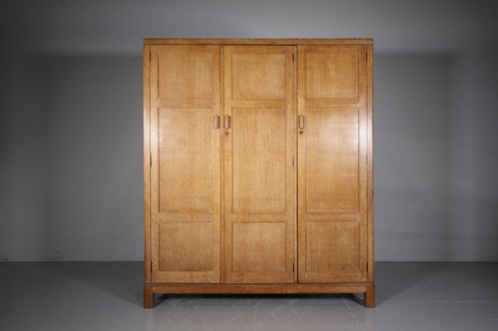 Rare Heals 1920’s Oak Triple Wardrobe – Labelled 