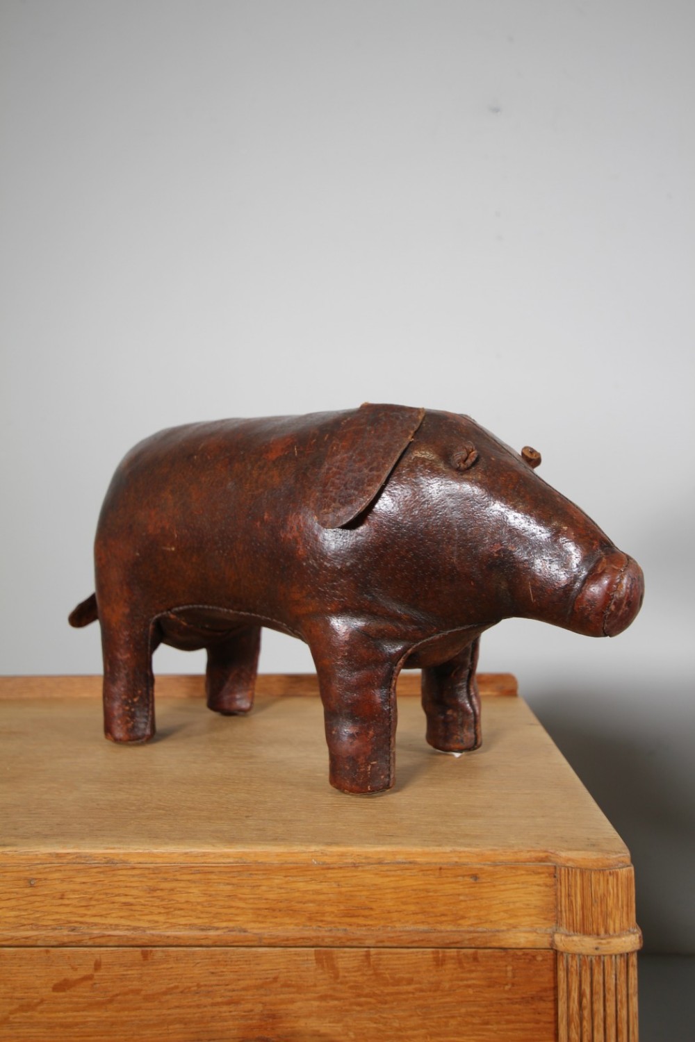Early Liberty London Leather Omersa 30’S Pig Stool 