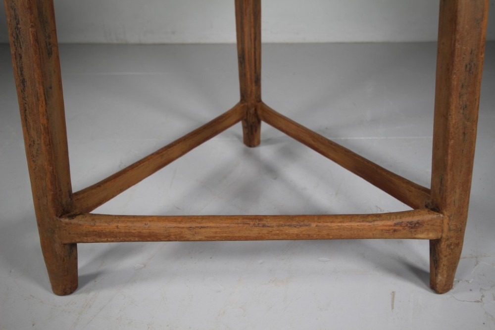 An 18th-century painted pine cricket table featuring a circular wooden top supported by three legs and triangular lower stretchers. View VI