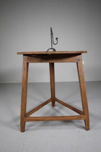 An 18th-century painted pine cricket table featuring a circular wooden top supported by three legs and triangular lower stretchers. View V
