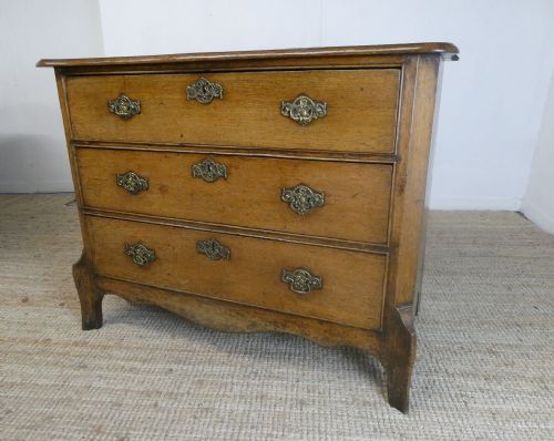 Neat Oak Chest of Drawers