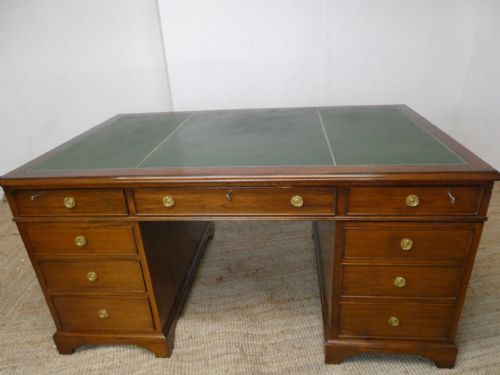 Large Kneehole Desk