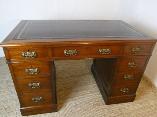 Small 3 Part Kneehole Desk