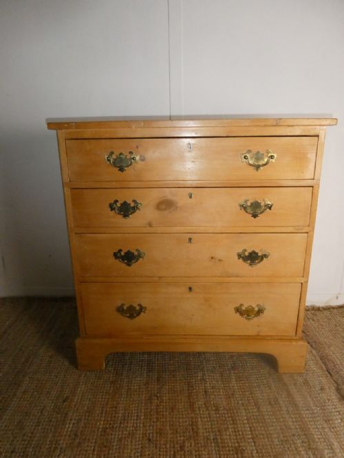 Pine Chest of Drawers