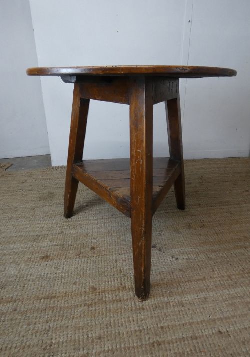 English Elm Cricket Table