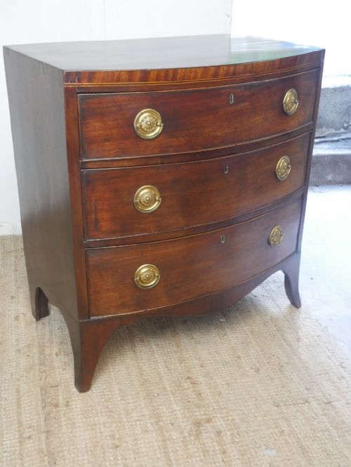 Neat Sheraton Bow 30" Wide Chest of Drawers