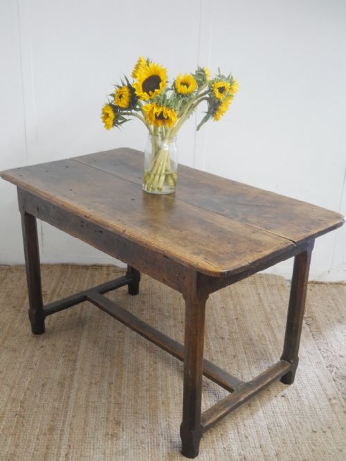 Small English 1800'S Tavern - Kitchen Table