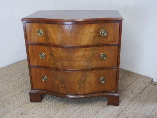 Serpentine Chest of Drawers
