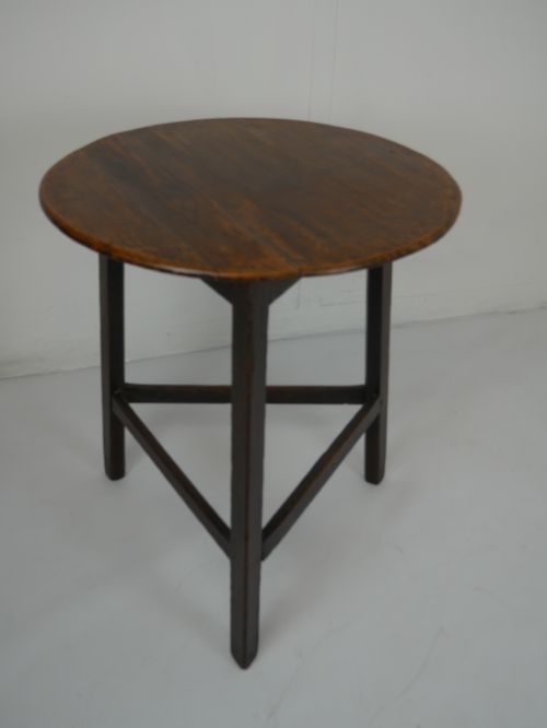 English 1800'S Oak Cricket Table