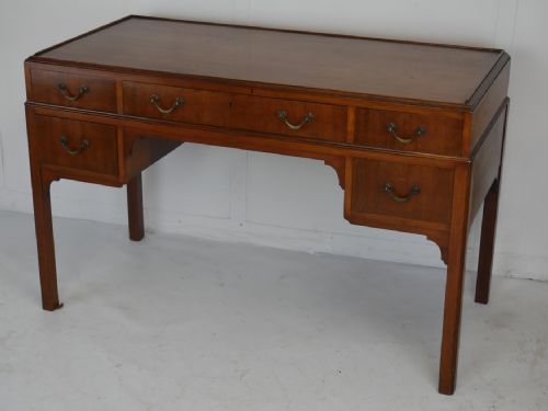 1900'S Mahogany Dressing Table