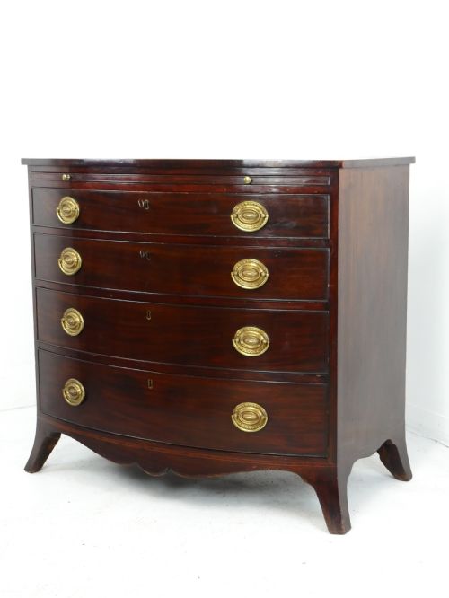 Neat Georgian Bow Chest of Drawers