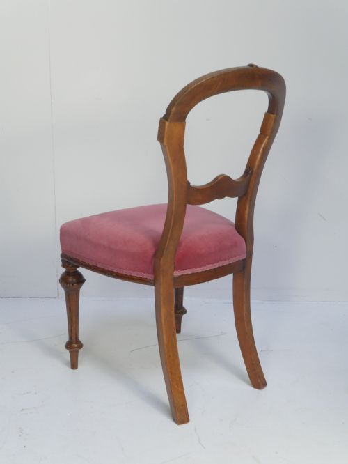 FOUR WALNUT 19THC CHAIRS - ADDITIONAL PHOTO 4