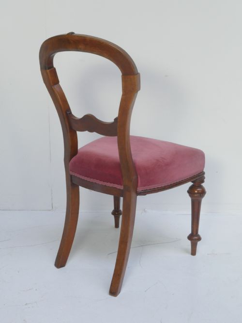 FOUR WALNUT 19THC CHAIRS - ADDITIONAL PHOTO 8