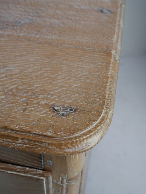 18THC LIMED OAK CHEST OF DRAWERS - ADDITIONAL PHOTO 11