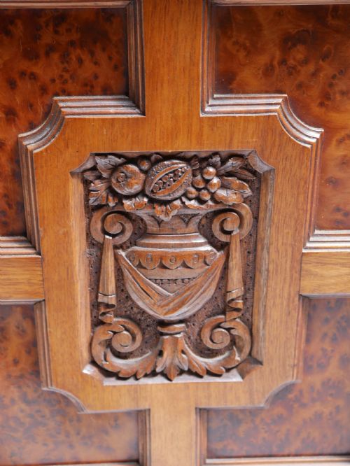 FINE WALNUT AMBOYNA SIDEBOARD - ADDITIONAL PHOTO 4