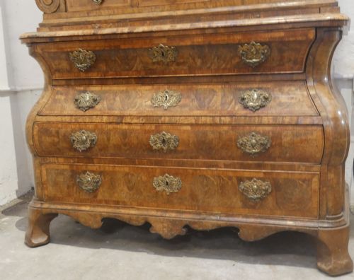 IMPRESSIVE DUTCH ROCCOCO WALNUT CABINET - ADDITIONAL PHOTO 3