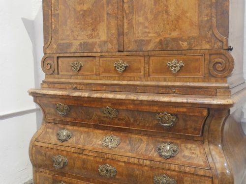 IMPRESSIVE DUTCH ROCCOCO WALNUT CABINET - ADDITIONAL PHOTO 5