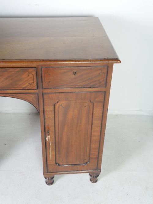FINE DRESSING TABLE CABINET - ADDITIONAL PHOTO 4