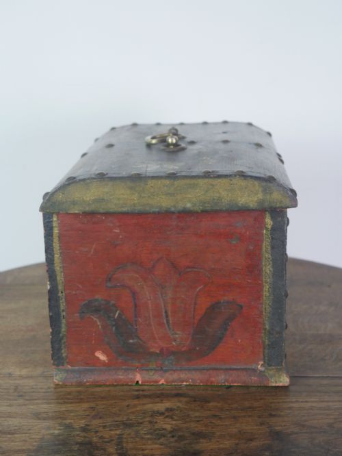 SMALL SCANDINAVIAN PAINTED BOX - ADDITIONAL PHOTO 4