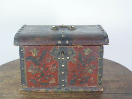 SMALL SCANDINAVIAN PAINTED BOX - ADDITIONAL PHOTO 9