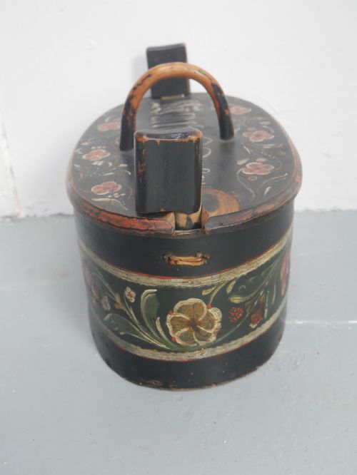 SCANDINAVIAN FOLK ART OVAL TINE BOX - ADDITIONAL PHOTO 1