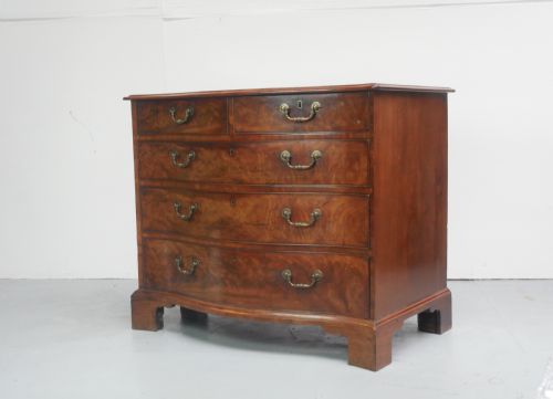 GEORGIAN SERPENTINE CHEST OF DRAWERS 84CM HIGH