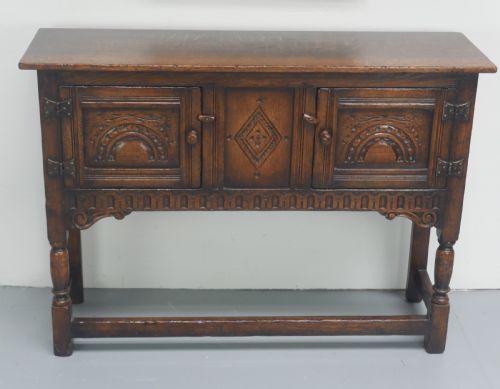 SMALL SOLID OAK SIDEBOARD - ADDITIONAL PHOTO 1