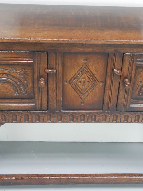 SMALL SOLID OAK SIDEBOARD - ADDITIONAL PHOTO 2