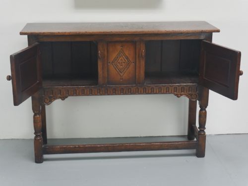 SMALL SOLID OAK SIDEBOARD - ADDITIONAL PHOTO 3
