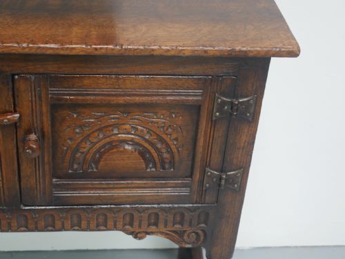 SMALL SOLID OAK SIDEBOARD - ADDITIONAL PHOTO 5