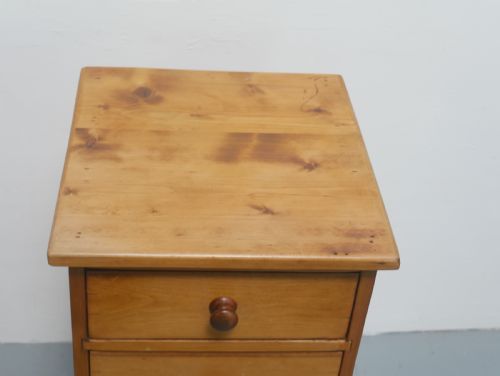PAIR PINE BEDSIDE OF DRAWERS - ADDITIONAL PHOTO 3