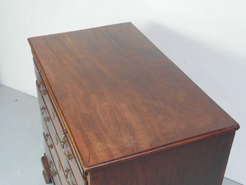 SMALL ENGLISH GEORGIAN CHEST OF DRAWERS - ADDITIONAL PHOTO 2