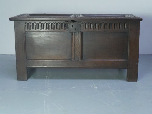 ENGLISH 1700S OAK COFFER