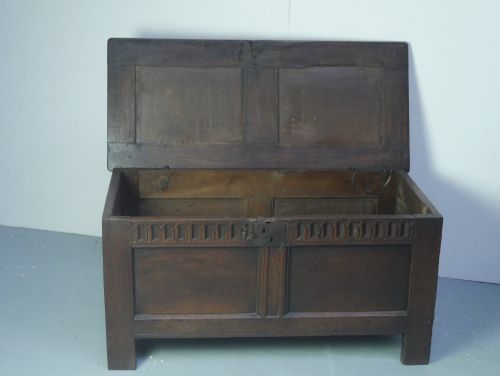 ENGLISH 1700S OAK COFFER - ADDITIONAL PHOTO 1