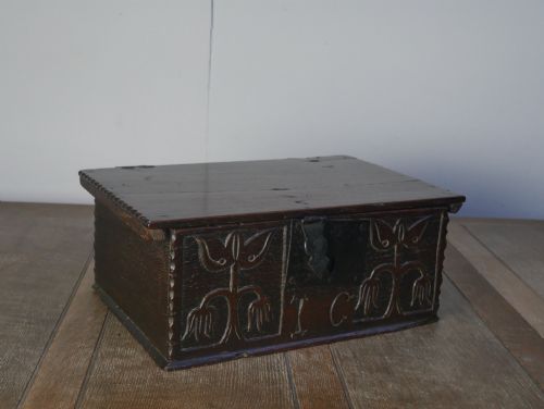 EARLY ENGLISH OAK BOX 44CM WIDE - ADDITIONAL PHOTO 1