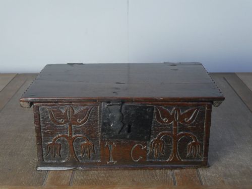 EARLY ENGLISH OAK BOX 44CM WIDE - ADDITIONAL PHOTO 2