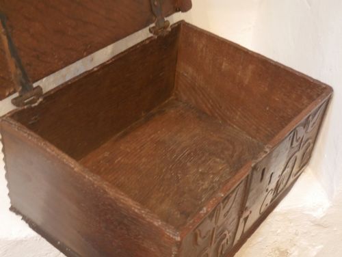 EARLY ENGLISH OAK BOX 44CM WIDE - ADDITIONAL PHOTO 7