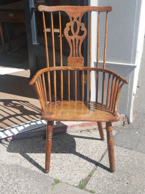 GEORGIAN COMB BACK WINDSOR ARMCHAIR