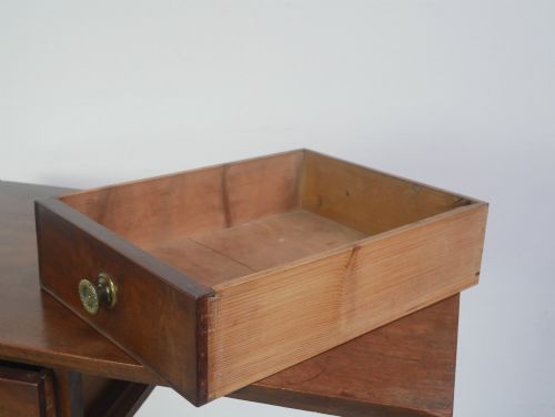 NEAT GEORGIAN SIDE TABLE - ADDITIONAL PHOTO 5