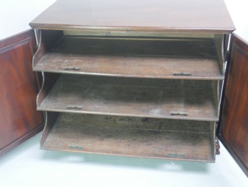 LOW GEORGIAN LINEN CUPBOARD - ADDITIONAL PHOTO 1