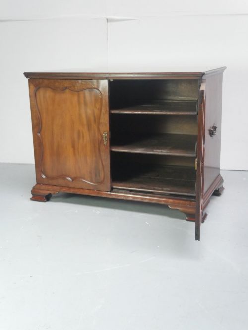 LOW GEORGIAN LINEN CUPBOARD - ADDITIONAL PHOTO 7