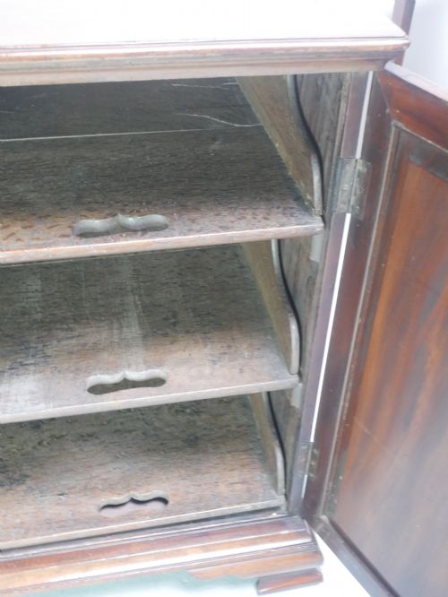 LOW GEORGIAN LINEN CUPBOARD - ADDITIONAL PHOTO 8
