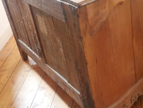 18THC FRENCH WALNUT CHEST OF DRAWERS - ADDITIONAL PHOTO 2