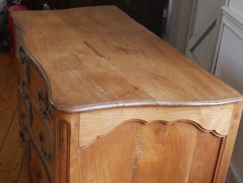 18THC FRENCH WALNUT CHEST OF DRAWERS - ADDITIONAL PHOTO 6