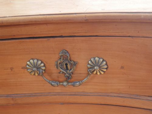 18THC FRENCH WALNUT CHEST OF DRAWERS - ADDITIONAL PHOTO 7
