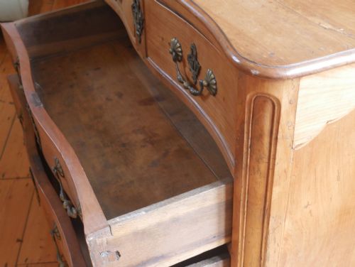 18THC FRENCH WALNUT CHEST OF DRAWERS - ADDITIONAL PHOTO 8