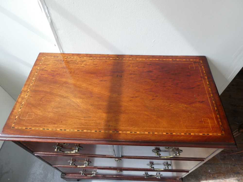 Small English 18thC Chest of Drawers View VIII