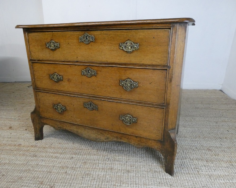 Neat Oak Chest of Drawers